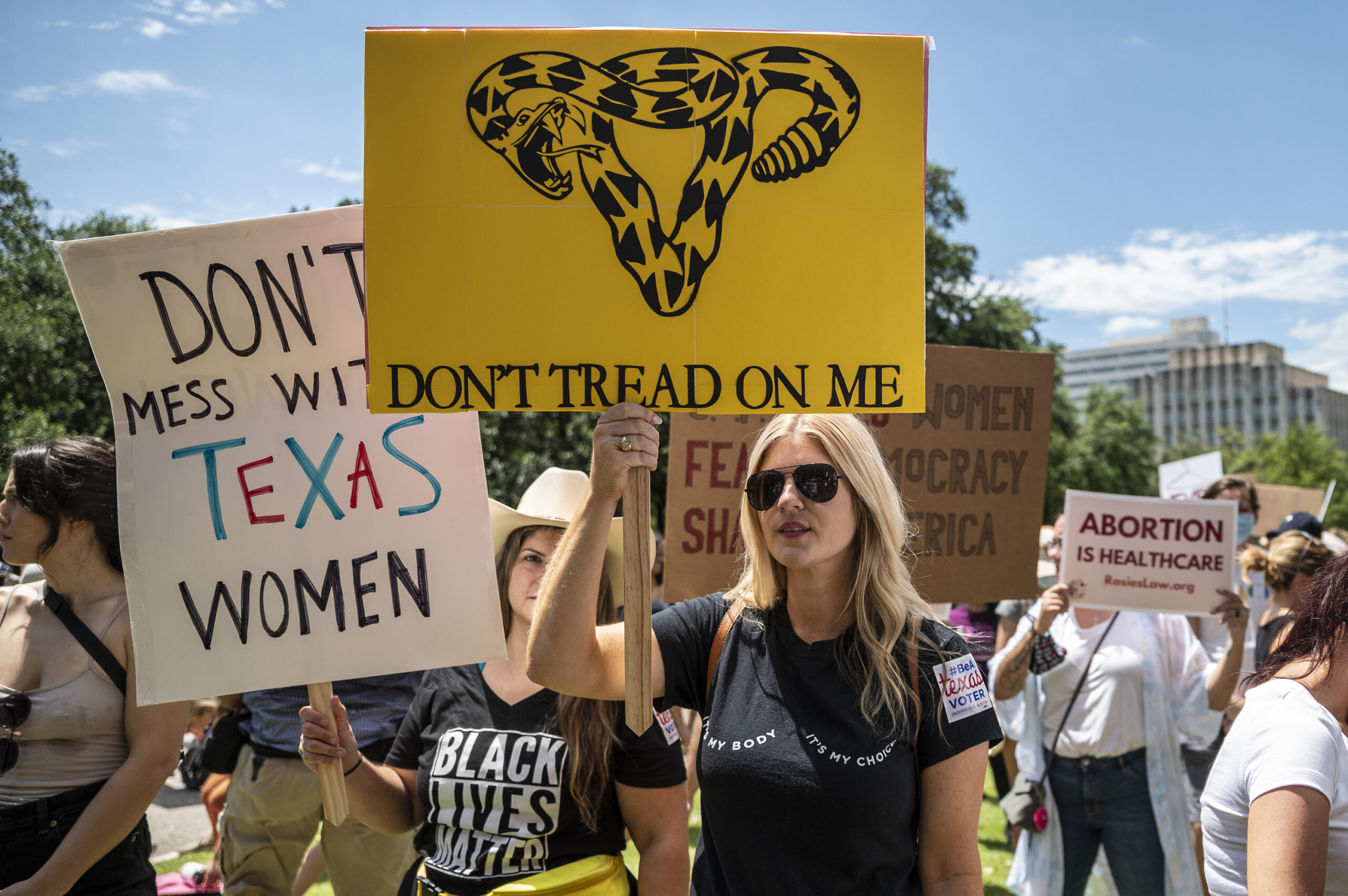 protestors-rally-against-restrictive-new-texas-abortion-law-in-austin